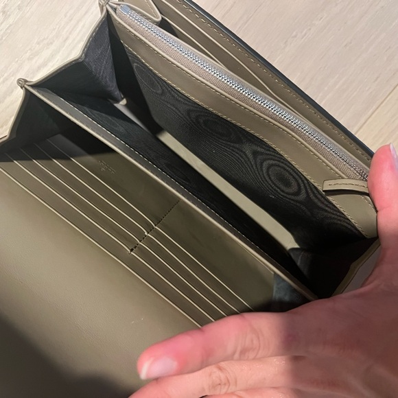 Gucci Dionysus GG Supreme Chain Wallet - Picture 7 of 10